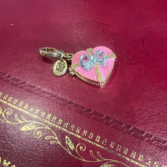 Juicy Couture Charm 2017 Limited Edition Valentines Candy Box - Picture 4 of 11